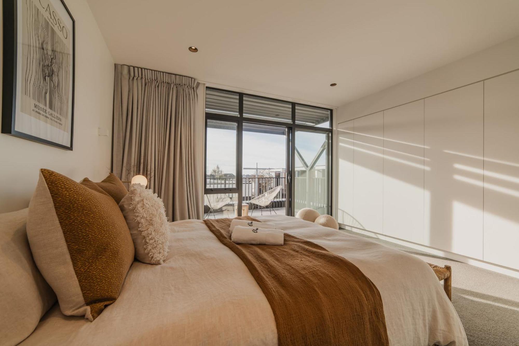 Chic And Contemporary Living At Cambridge Terrace Villa Christchurch Exterior photo